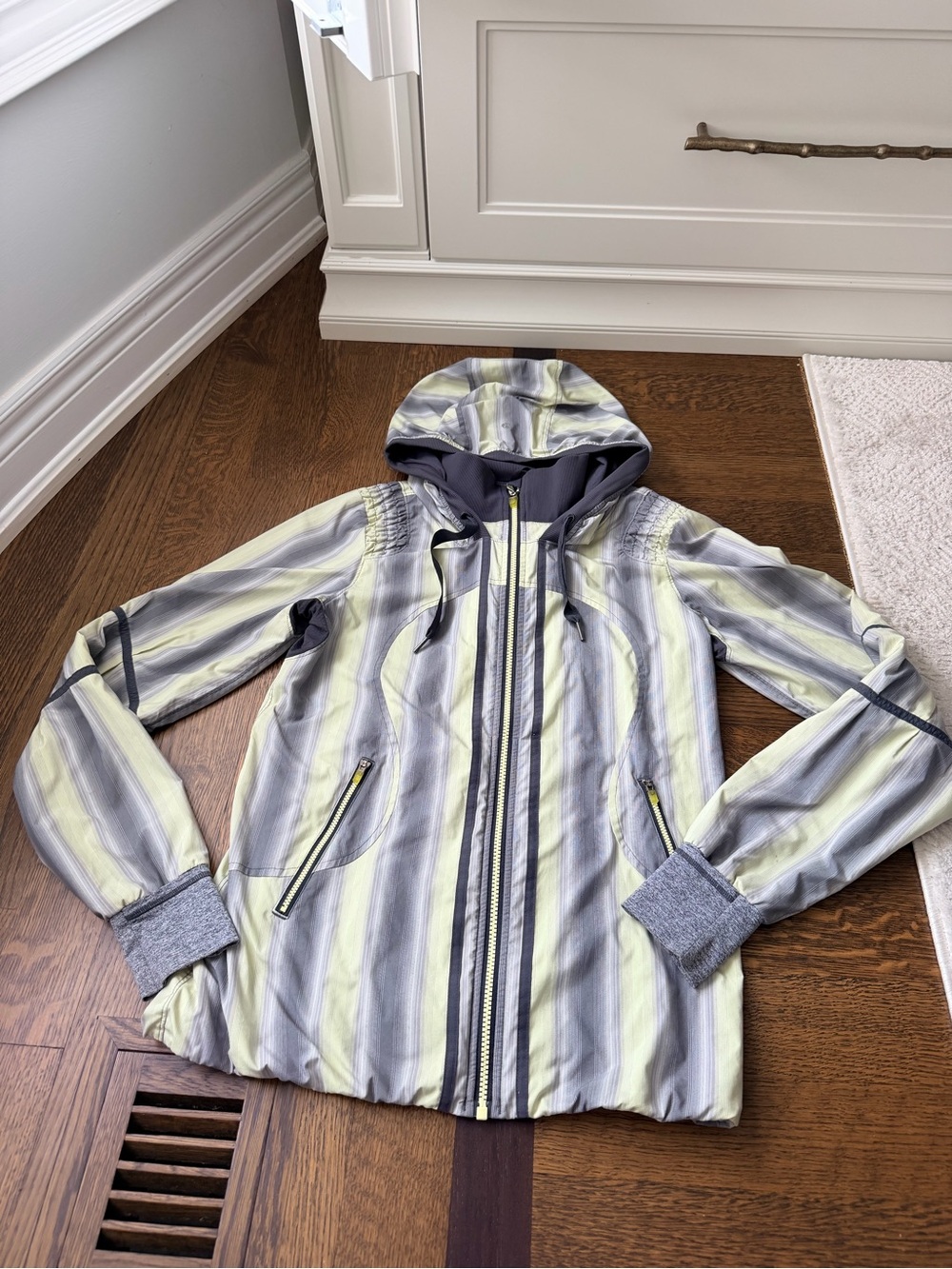 Vintage LULULEMON Run Reflection Track & Field Citron Ombré Stripes Jacket SZ 8 - Picture 2 of 16